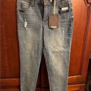 Democracy light blue distressed stretchy size 8 denim jeans with navy label NWT